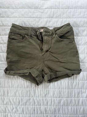 Women's Olive Green Casual Roll-Cuff Shorts